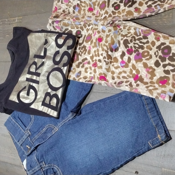 2 CHILDREN'S PLACE CAPRIS SZ 8 AND 2 TEES SZ 7 / 8 - Picture 1 of 16